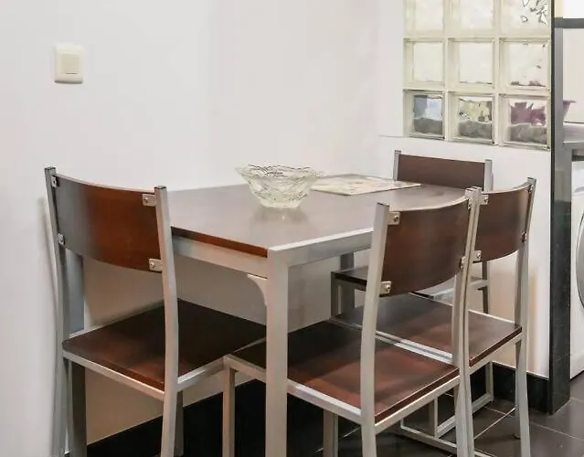 Falcon Flat By Mth *